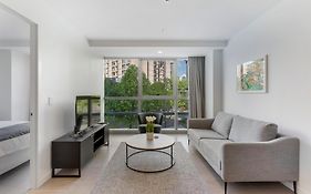 Modern Apartment & Parking - Central & Quite